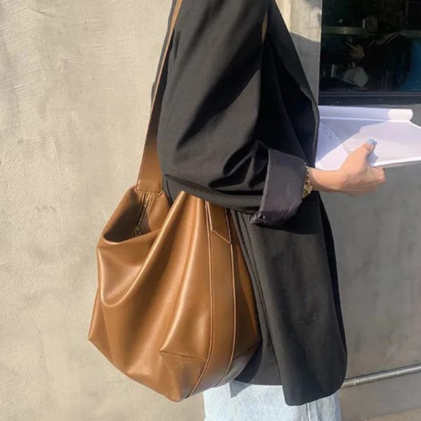 Hobo Leather Shoulder Bag - Image 5
